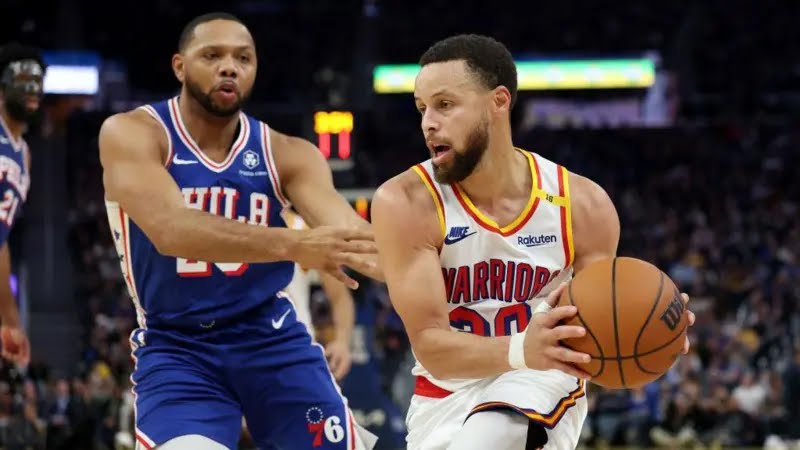 Stephen Curry Breaks NBA Three-Point Record as Warriors Crush 76ers, Raising Questions About the Future of the NBA Game